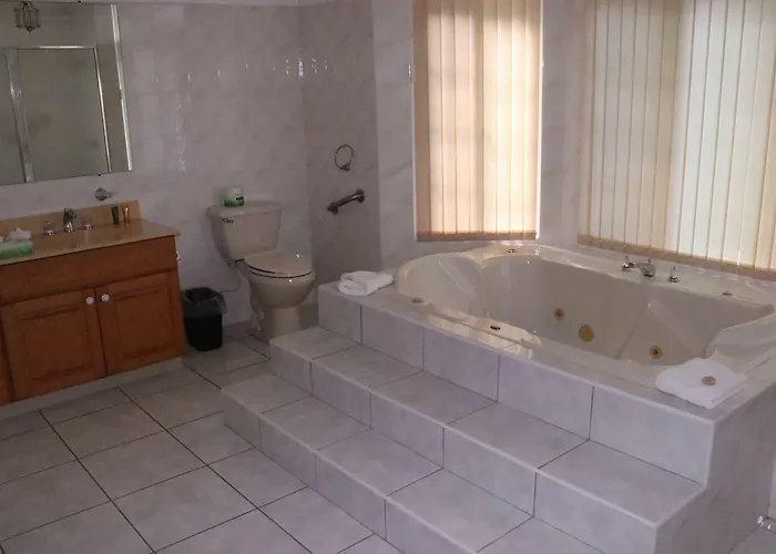 Pink Rock Hotel 2*